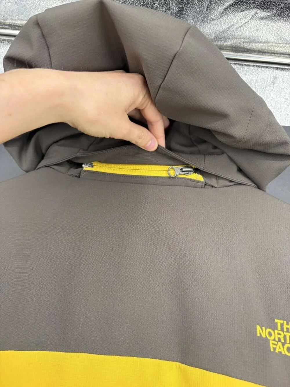 The North Face Men's Apex Elevation Jacket XL Yellow Gray Ski Primaloft Hooded